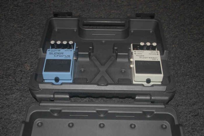 Boss BCB-30 case with Chorus and Noise gate