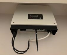 GoodWe 1kW Solar Inverter (GW1000-NS) - Excellent Condition