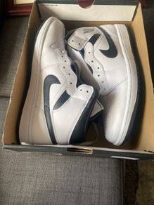 Jordan hi tops runners