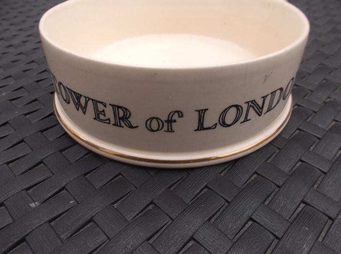 Lovely Vintage Presume Powder Box, Porcelain