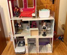 Rainbow High doll house car and dolls
