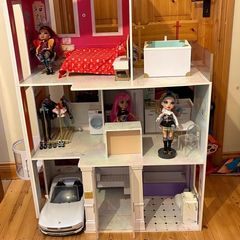 Rainbow High doll house car and dolls