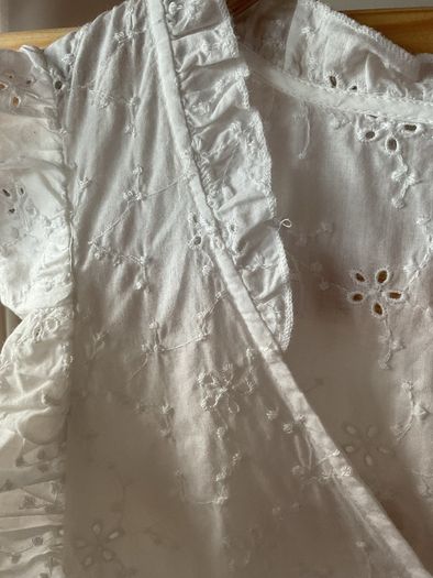 top Bnwt Stradivarius white broderie Anglaise size large summer top