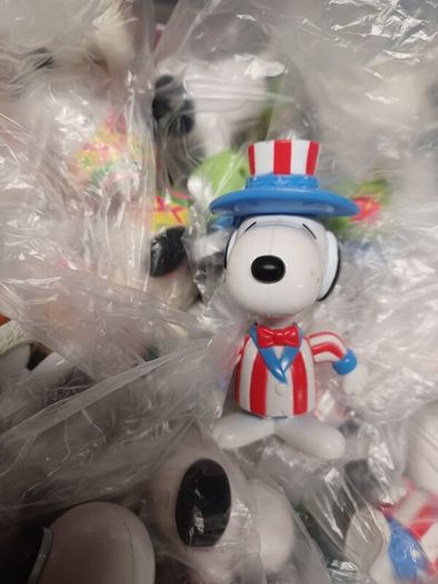Snoppy toy figures