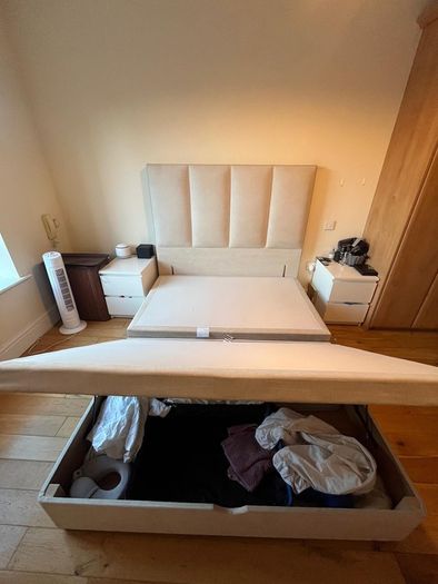 king size bed with ottoman