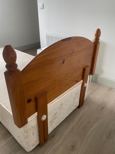 Single Wooden Bed Frame with Divan Base anud Mattress
