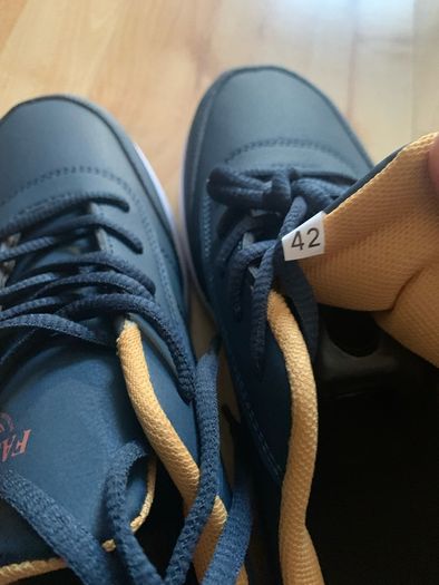 Man's shoes  ( No price below 15 e)