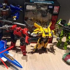 Transformers figure bundle studio series, transformers prime