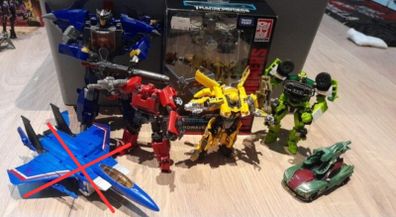Transformers figure bundle studio series, transformers prime