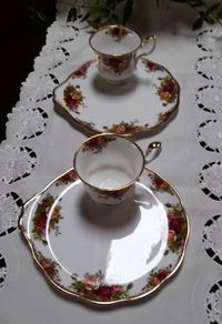 Royal Albert Country Roses 2 "tennis sets"