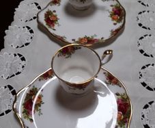 Royal Albert Country Roses 2 "tennis sets"