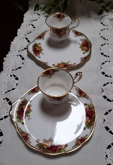 Royal Albert Country Roses 2 "tennis sets"