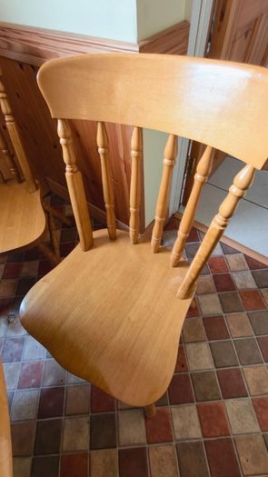 extendable kitchen table + chairs