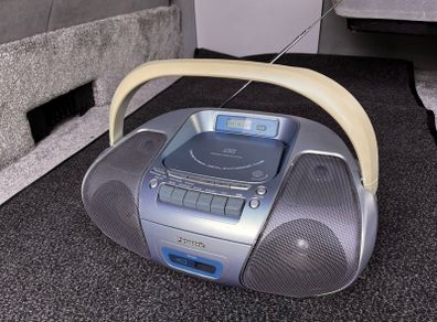 radio / CD / cassette player