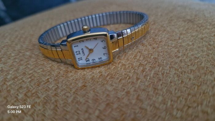 lorus quartz ladies two tone white dial expander