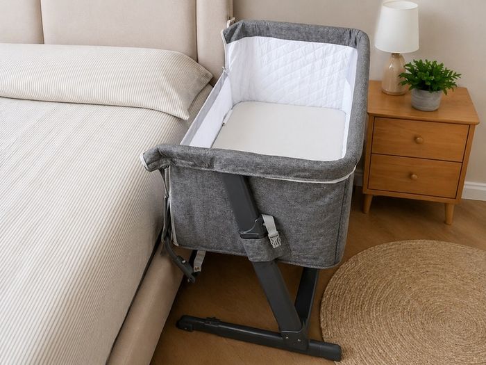 Babylo Cozi Sleeper Bedside Crib Good Condition Priced to Sell