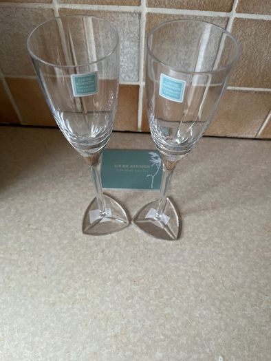 Louise Kennedy Pair Tri Star Champagne Flutes Tipperary Crystal Unused in Original abox