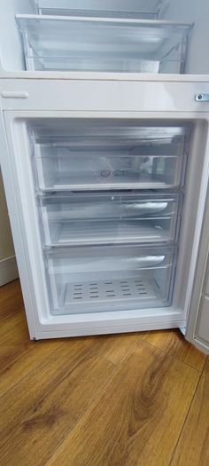 LOGIK 60/40 Fridge Freezer - White