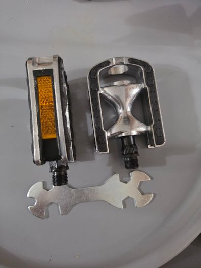 Bike Pedals & wrench