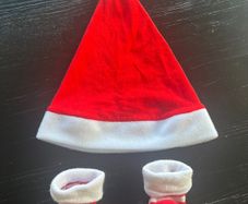 Baby Santa hat & socks Sz 0-6 mths EUC