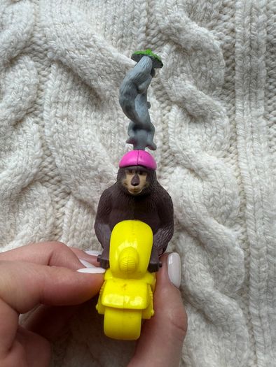 McDonalds Madagascar 3 Sonya Bear & King Julien Motorbike Toy 2012 Used Please look at the pictures