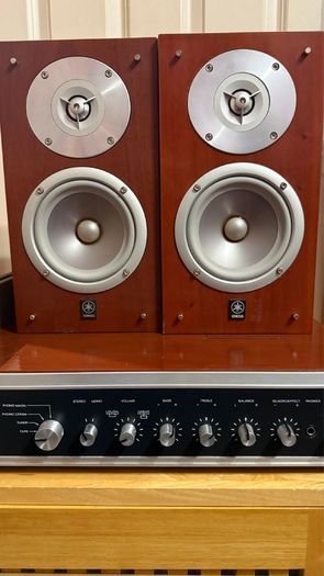 Vintage Dual Quadro amplifier with Yamaha speakers