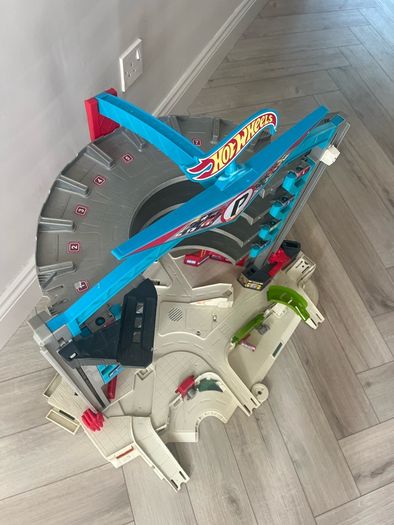 Hot Wheels Car Garage