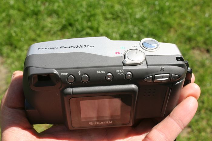 Fujifilm FinePix 2400 Zoom 2.1MP Compact Digital Camera Silver Tested