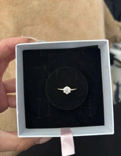 Pandora Gold Ring with Clear Stone comes w gift box