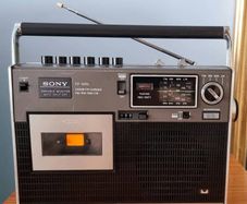 Sony CF-420L, Cassette-Corder, 4 Bands Radio, Sony Corporation; Tokyo, 1978, good working order.