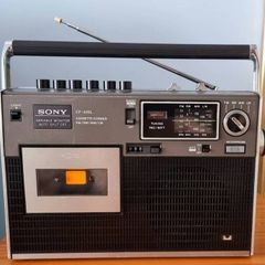 Sony CF-420L, Cassette-Corder, 4 Bands Radio, Sony Corporation; Tokyo, 1978, good working order.