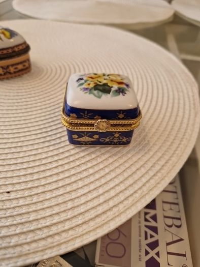 Vintage collectable porcelain cobalt blue trinket box hinged with gold trim