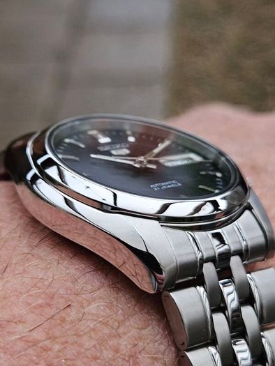 Watch Seiko 5 Automatic.