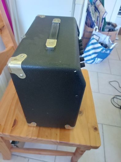 FENDER Frontman 15G Guitar Amp in excellent like new condition, working great