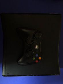 Xbox 360 console with controller