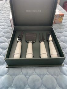 Cheese knives