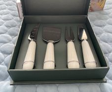 Cheese knives
