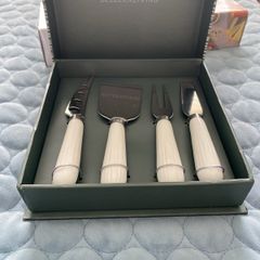 Cheese knives