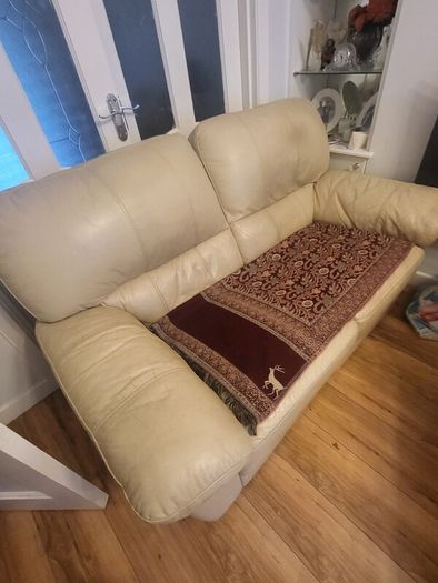 2 seater and 1 seater leather sofas both reclining