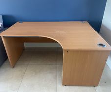 Radial Office Desk Panelled Right Hand W1600xD1200xH725mm Beech