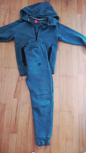 NIKE  green tracksuit