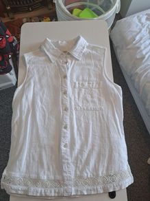 sleeveless shirt