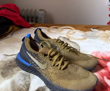 Clean Nike shoes excellent and new condition UK 9