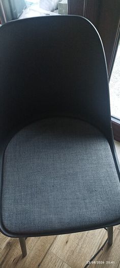 Chairs x4