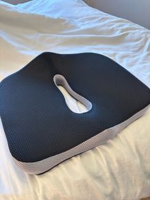 Ergonomic seat cushion