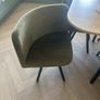 table and chairs Image 3