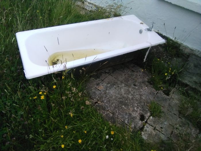 Cast bath