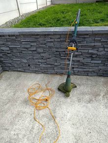 Garden edge trimmer