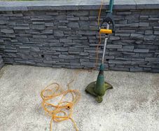 Garden edge trimmer