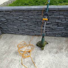 Garden edge trimmer